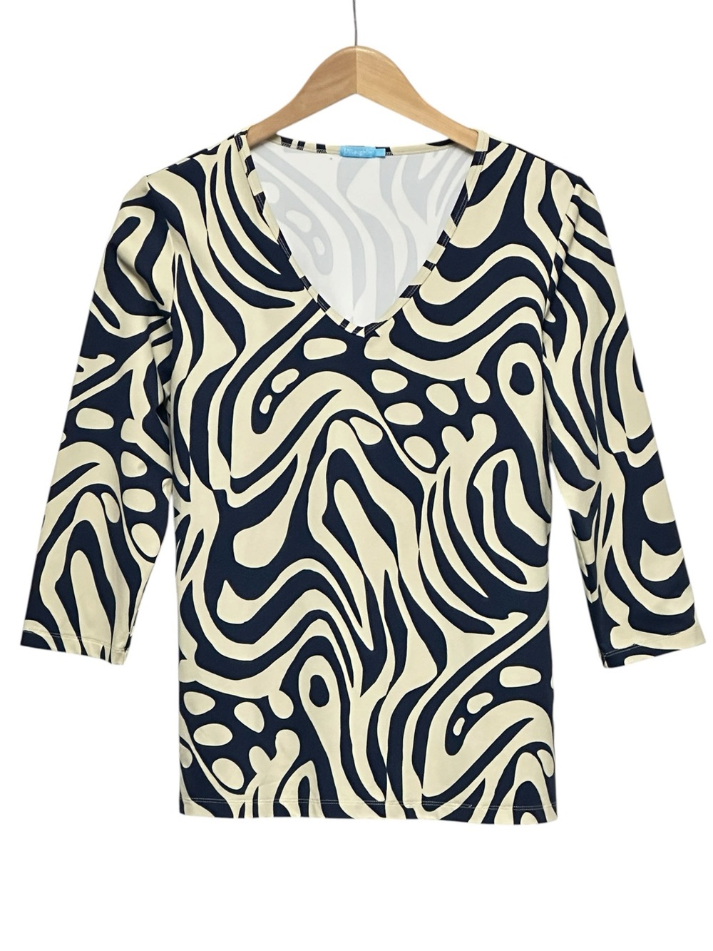 J. McLaughlin Catalina Cloth V-neck 3/4-sleeve top abstract print Size Large